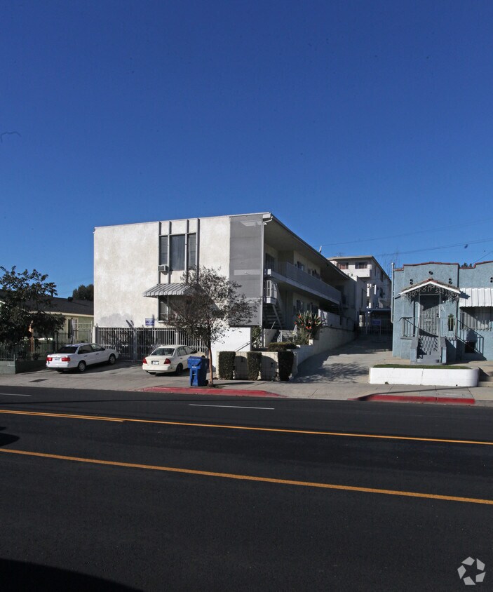 Foto principal - 1217 N Virgil Ave