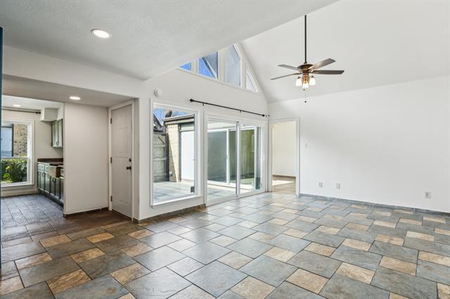 Foto del edificio - 4659 Country Creek Dr