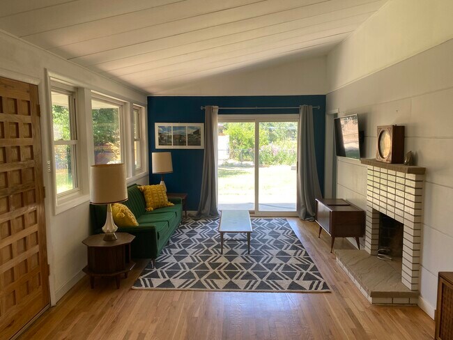 Foto del edificio - 3065 N Glencoe St