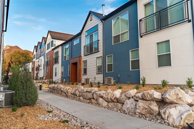 Building Photo - Summer Special! 4 Weeks Rent Free + $0 Down Deposit OAC | 3 Bed • 2.5 Bath Townhome in South Ogden