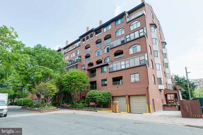 Foto del edificio - 1029 N Stuart St