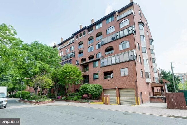 Building Photo - 1029 N Stuart St