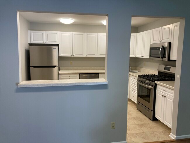 Building Photo - 79 Village Dr