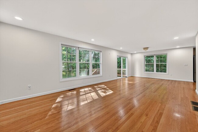 Foto del edificio - 6 Whitman Ln