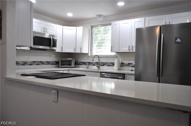 Foto del edificio - 1435 Alcazar Ave