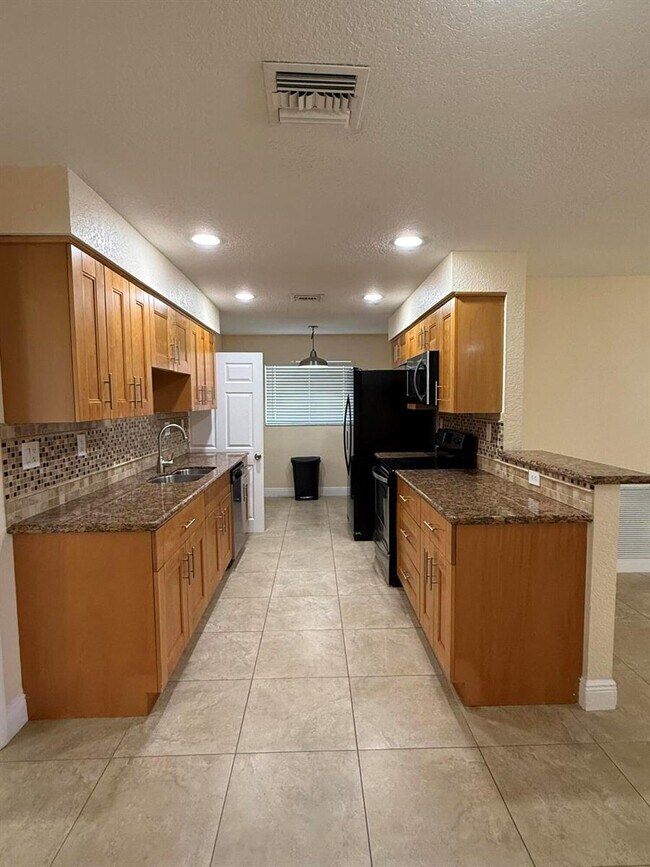 Foto del edificio - 7302 NW 57th Ct