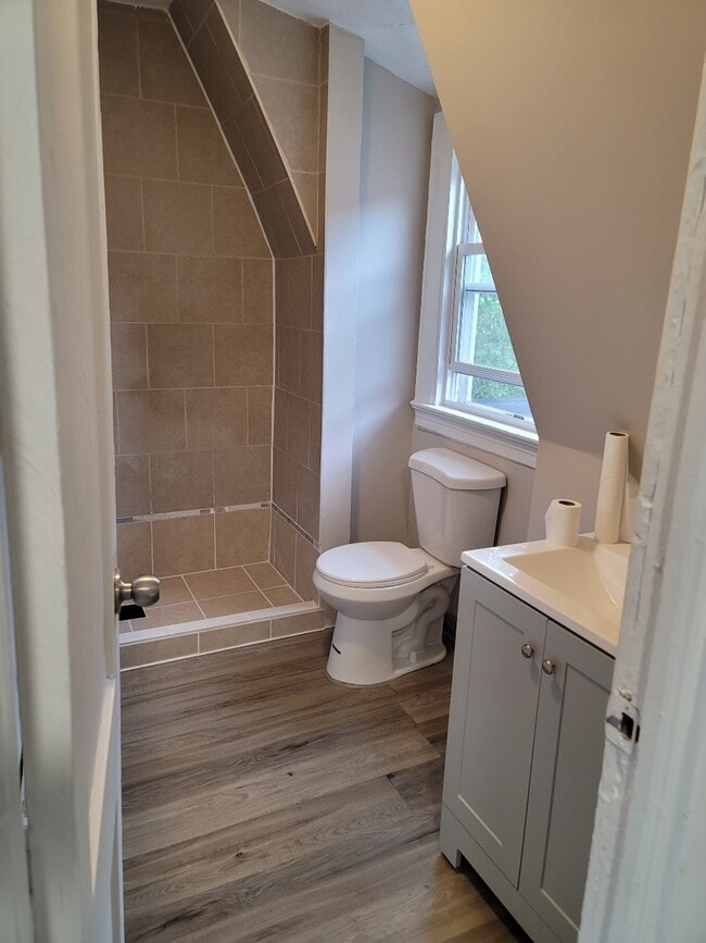 205 N Clinton St Unit Third floor, East Orange, NJ 07017 Apartments