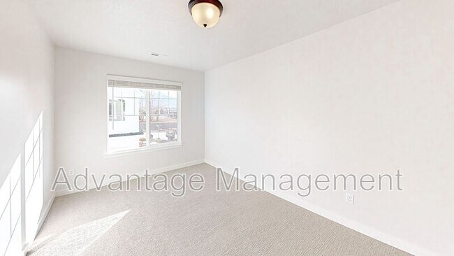 Foto del edificio - 318 W 2280 S