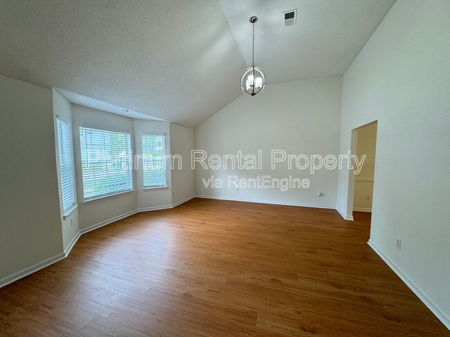 Foto del edificio - 6718 Pole Creek Dr