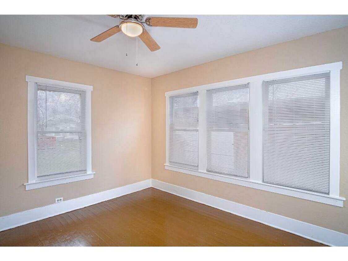 Primary Photo - Nice 3 BR Rental Near Downtown