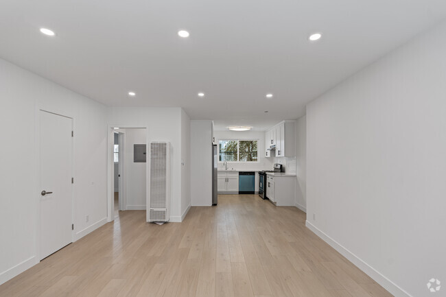 Interior Photo - 336 W Wilson Ave