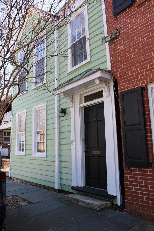 Foto del edificio - 2 bed / 2 bath w/Study on Wentworth St! ~ Available on May 30, 2025