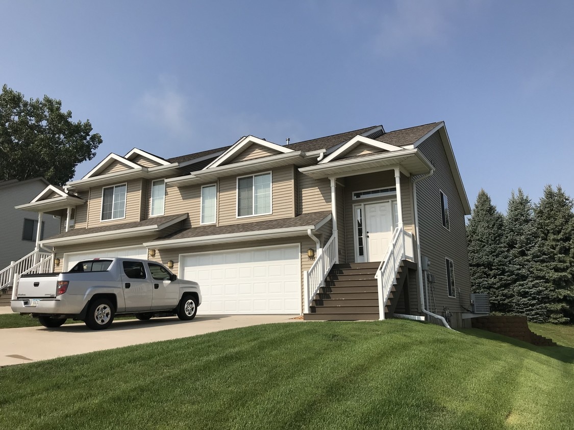 1433 Ozark Ridge, Coralville, IA 52241 Townhome Rentals in Coralville