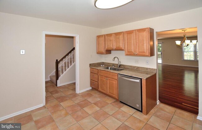 Building Photo - 5716 Ridge View Dr