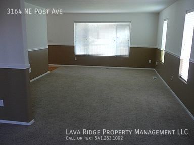 Building Photo - 3164 NE Post Ave