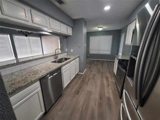 Building Photo - 22110 Lakeland Gardens Ct