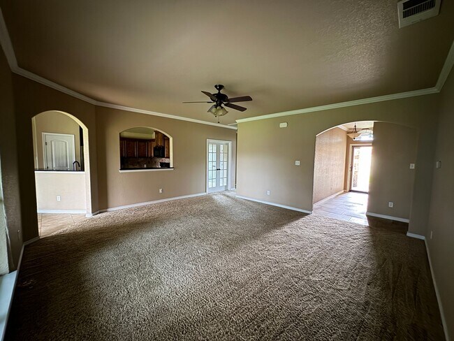 Foto del edificio - 708 Cody James Dr