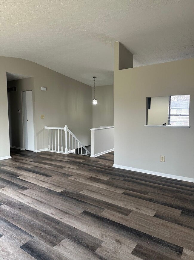 Building Photo - Stunning 3 Bedroom 1.5 Bathroom Home for R...