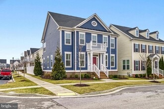 Building Photo - 6425 Greenleigh Ave