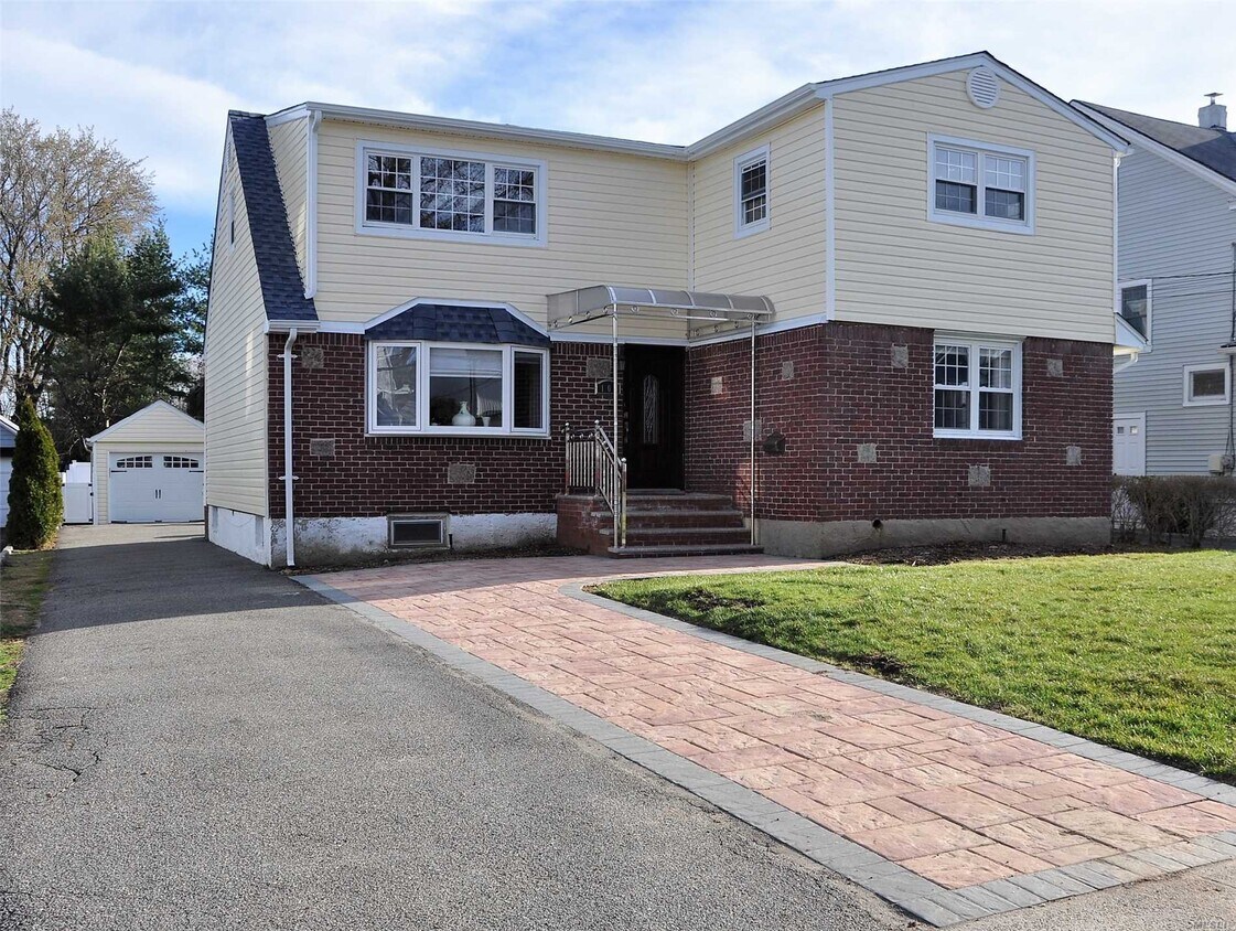 Primary Photo - 104 MacGregor Ave