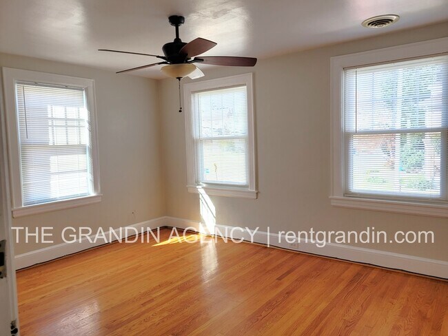 Foto del edificio - 2803 Burton Ave NW