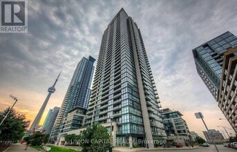 Building Photo - 25 Capreol Ct