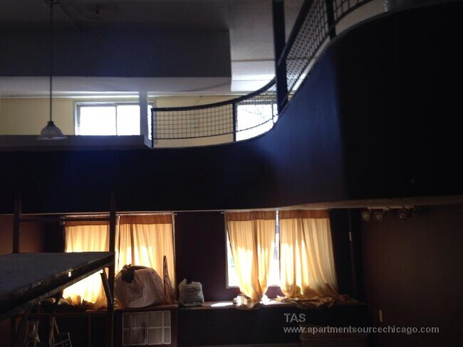 Building Photo - 1300 W Barry Ave