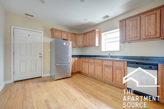 Foto del edificio - 3307 N Hamlin Ave