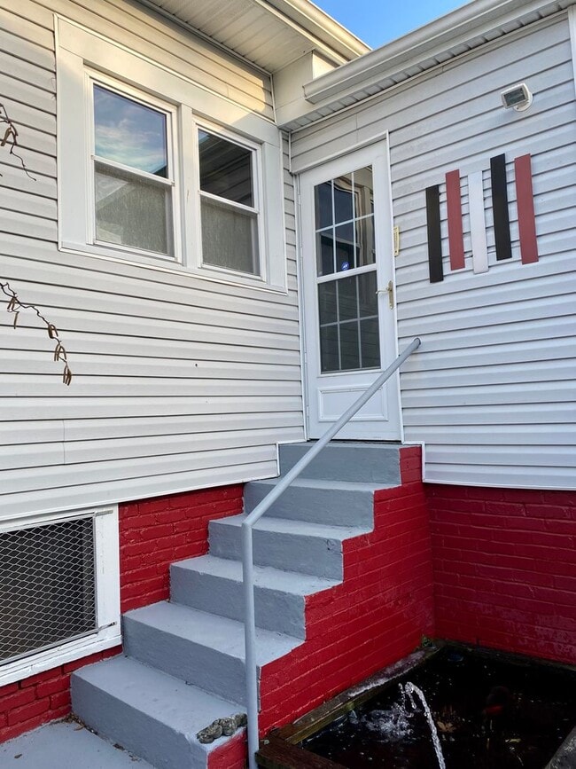 Building Photo - 405 Highland Ave