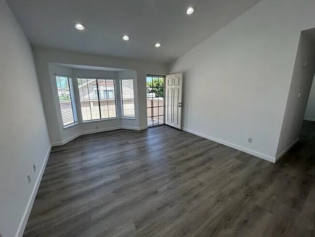 Foto del edificio - 7720 Riverdale Wy