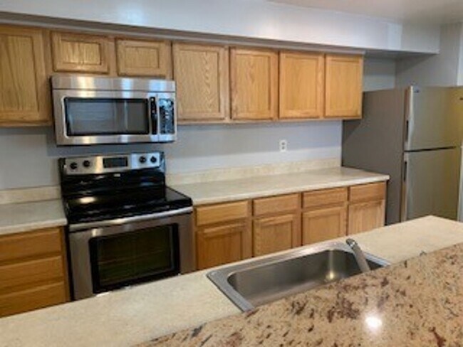 Building Photo - Pembrook Condo in Alexandria