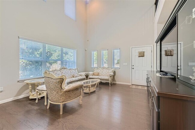 Building Photo - 2304 S Lakeline Blvd
