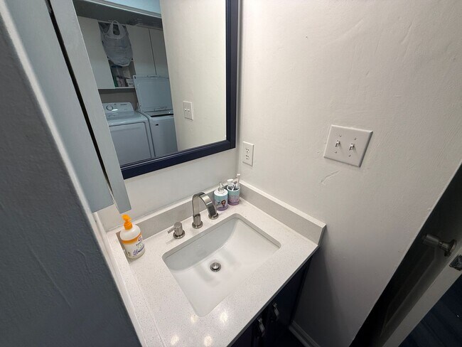 Foto del edificio - Beautiful Condo minutes from uptown Charlotte