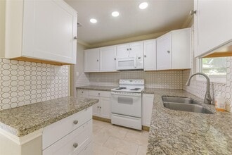 Building Photo - 2502 Drummer Dr