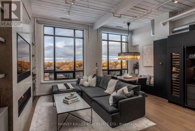 Photo du bâtiment - 993 Queen St W