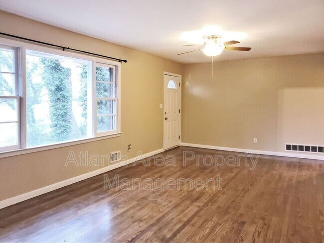Building Photo - 2131 Meadowbrook Ln SE