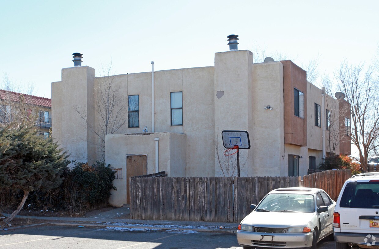 Foto del edificio - 3609-3613 Wellesley Dr NE