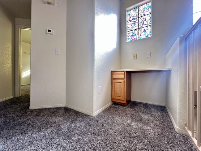 Building Photo - Morgyn Ridge Condo