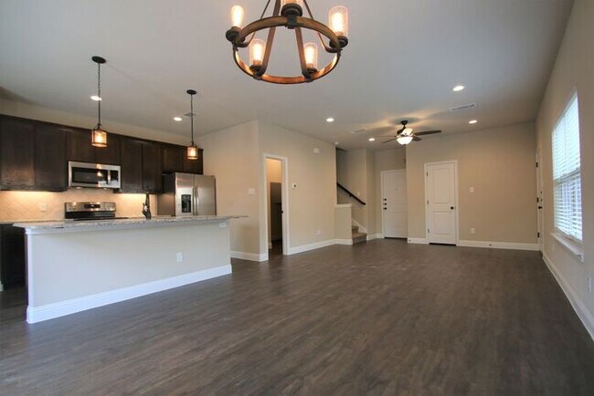 Foto del edificio - FALL IN LOVE w/ The Luxury Townhomes @ Jam...