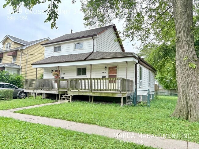 Photo du bâtiment - UPDATED 2-BEDROOM/1-BATH MAIN FLOOR UNIT I...