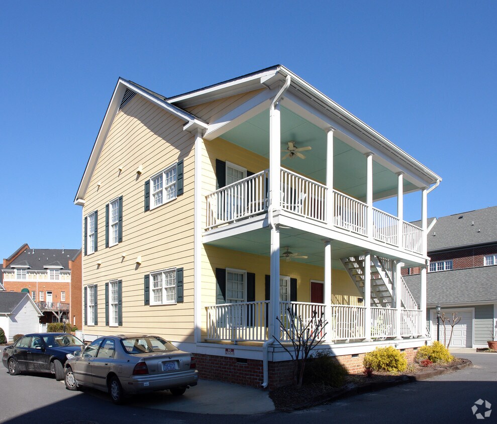 Building Photo - 201 Side Aly