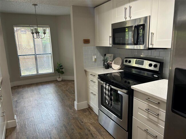 Foto del edificio - 13304 Saddlebrook Trail