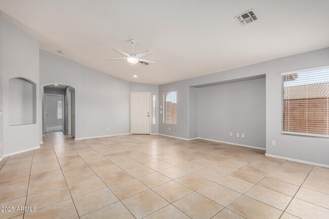 Foto del edificio - 15548 N 156th Ln