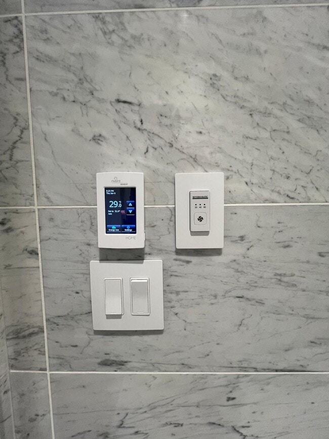 Building Photo - 5168 Cambie St