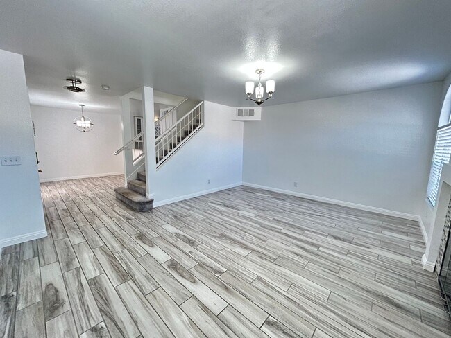 Building Photo - Charming Summerlin Townhouse 3 Bedroom 2.5...