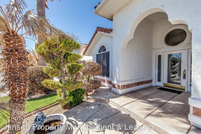 Building Photo - 150 S Crystal Lakes Dr