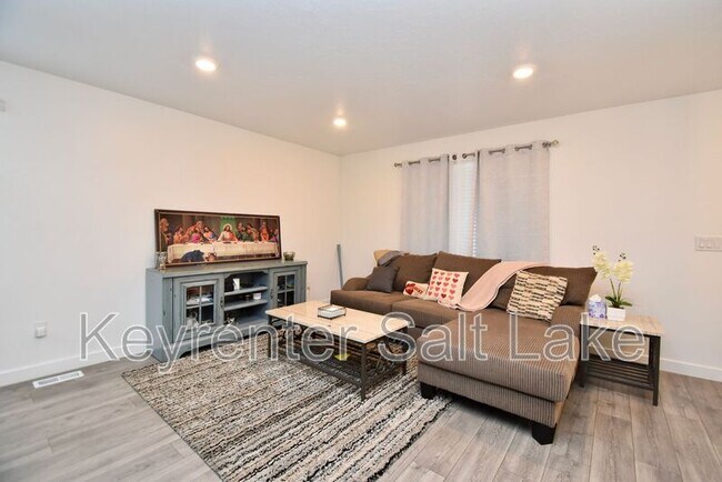 Foto del edificio - 555 N Willow Springs Ave