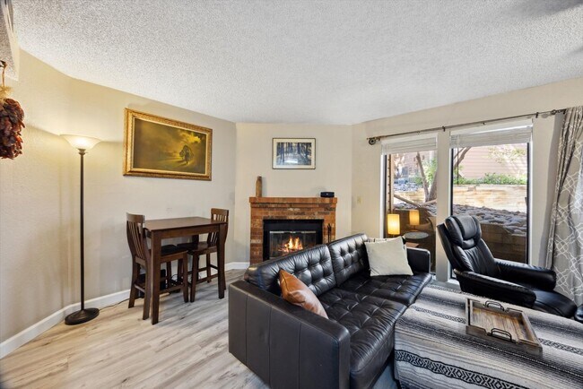 Building Photo - Charming ground floor 2 bedroom in a great...
