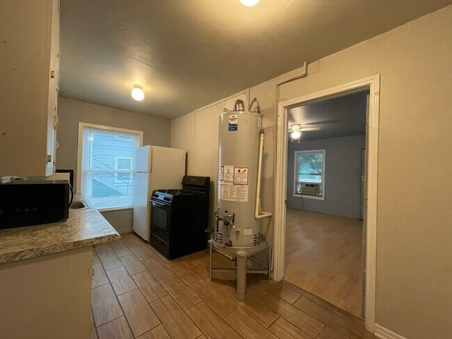 Building Photo - 537 Studewood St