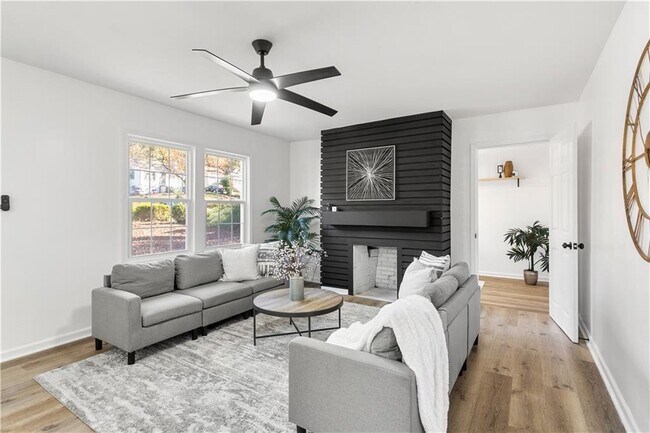 Foto del edificio - 1349 Lockhaven Cir SW